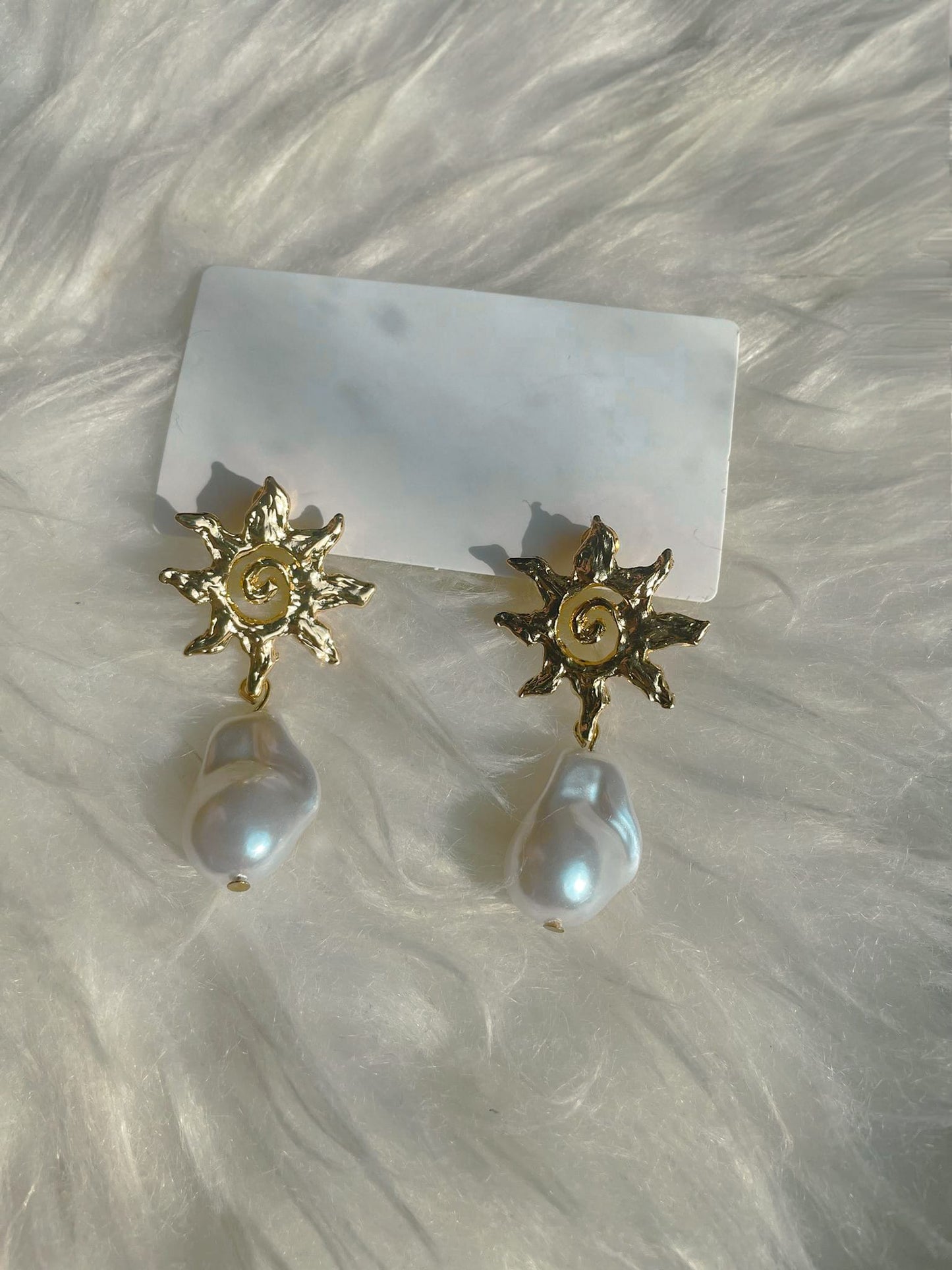 Boucle d’oreille soleil avec pendentif