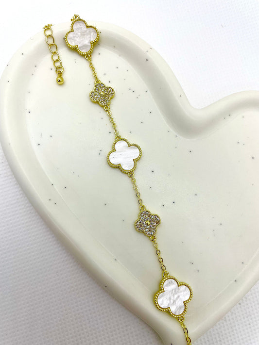 Bracelet fleurs couleur blanc