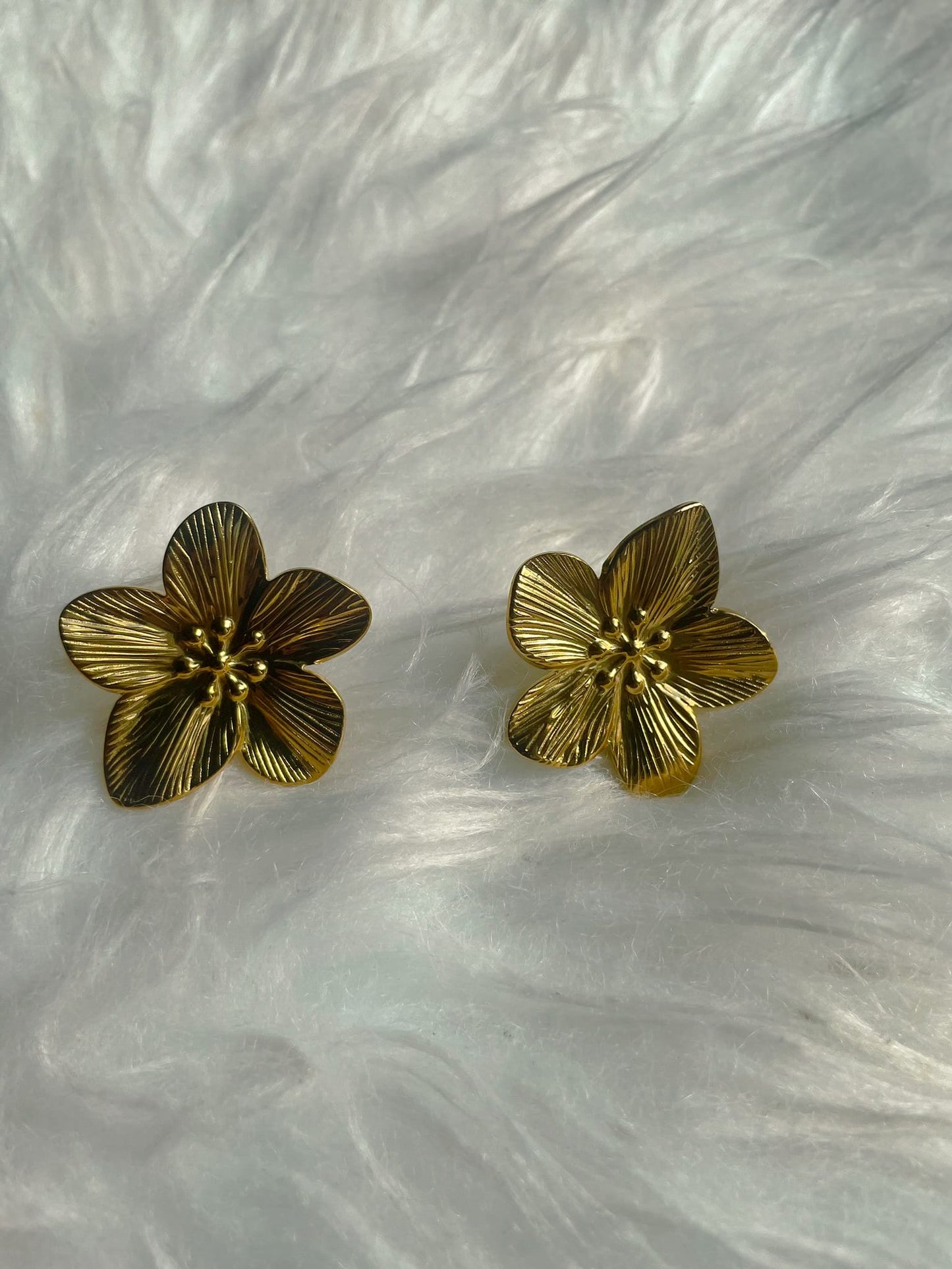 Boucle d’oreille à motif  fleur